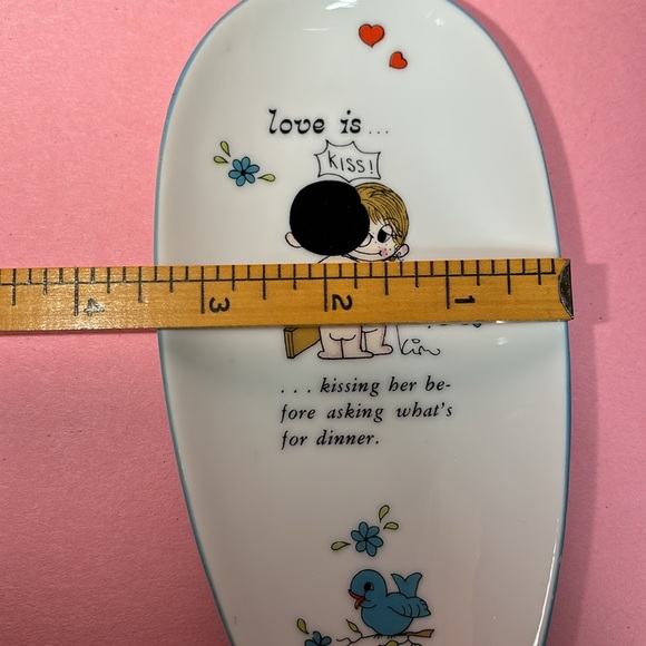 Vintage 1972 "Love is" Spoon Rest - "Kissing her before asking whats for dinner" - Picture 7 of 8
